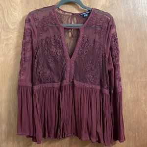 American Eagle lace blouse